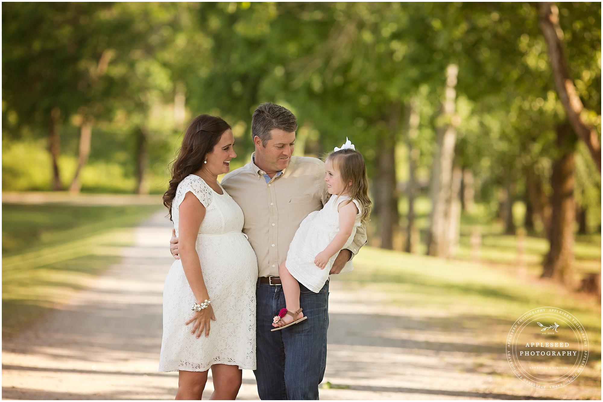 Atlanta Maternity Photographer | Outdoor Maternity Session | Appleseed Photography